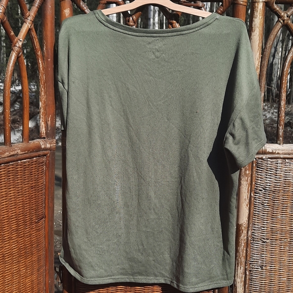 🍀3/15 Love 2 lounge Green Tee-shirt - Picture 4 of 4